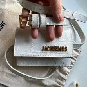 Jacquemus White Leather Belt Bag with Gold Accent Jacquemus White Leather La Ceinture Carree Belt Bag  main image 4